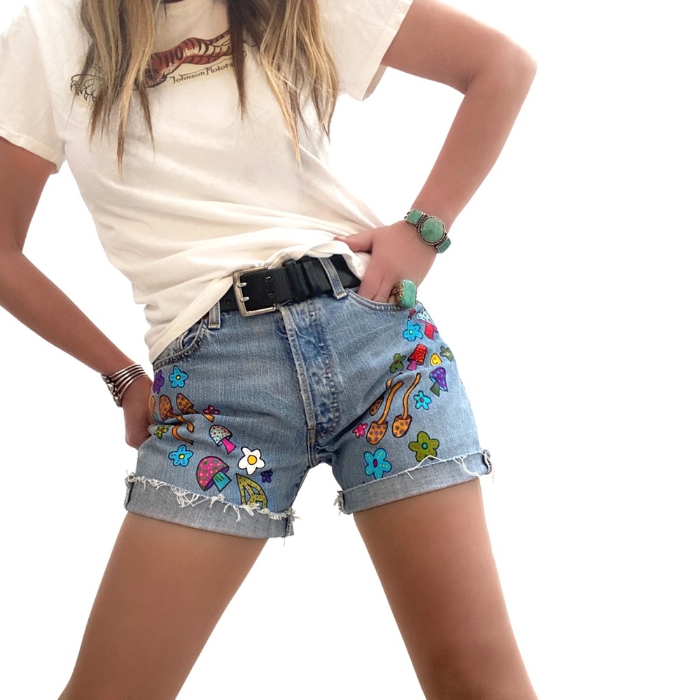 LESLIE HAMEL JEANS HANDPAINTED MUSHROOM VINTAGE LEVIS 501 CUTOFF SHORTS - Picture 3 of 9